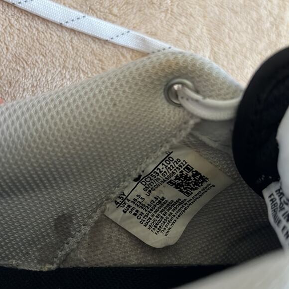 Air Force 1 youth size 4.5 LV8 GS “swoosh compass” - Picture 7 of 10